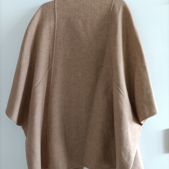 Zara Handmade Wool Blend Cape - Picture 8 of 9